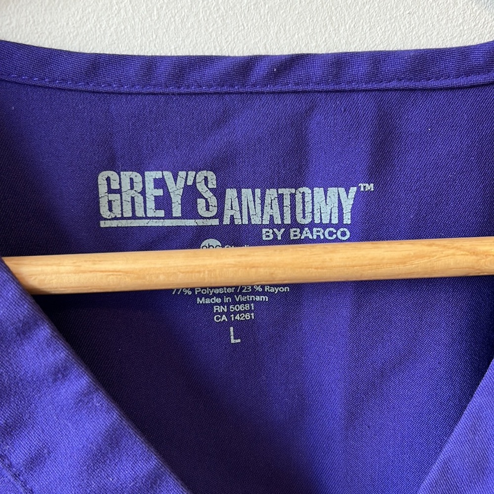 Scrub top - Picture 3 of 4